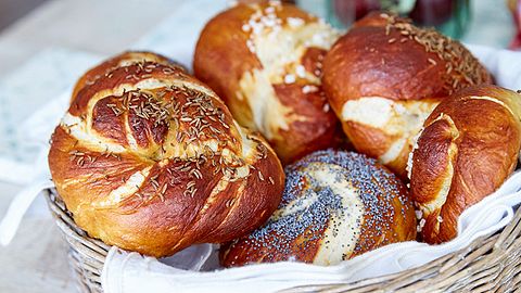 Laugenbrötchen mit Meerrettichbutter Rezept - Foto: House of Food / Bauer Food Experts KG