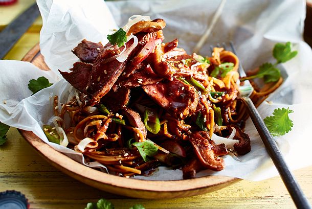 Lauwarmer Fernwehsalat mit Rumpsteak Rezept Lauwarmer Fernwehsalat mit Rumpsteak Rezept