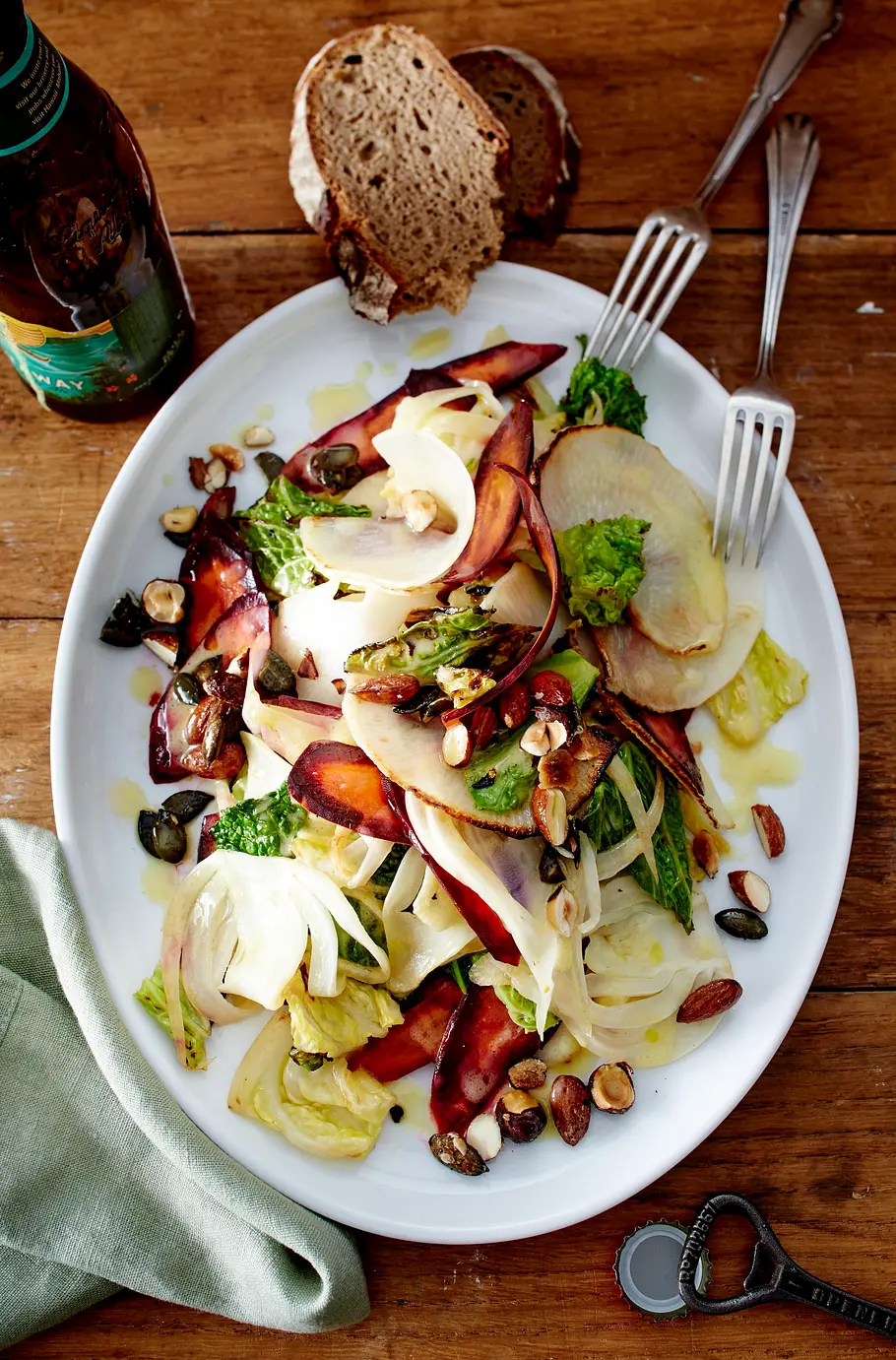 Lauwarmer Gemüsesalat mit Knusper-Nüssen Rezept