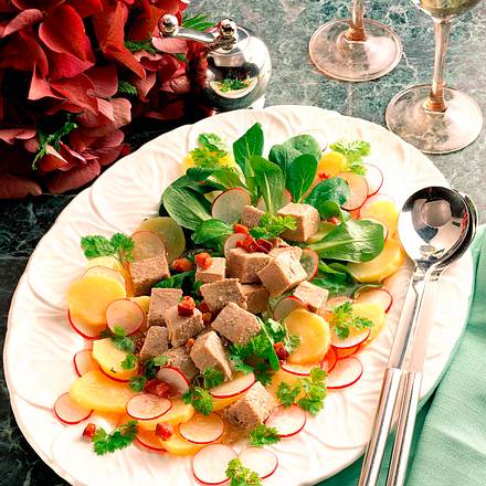 Lauwarmer Salat mit Kalbshaxe Rezept
