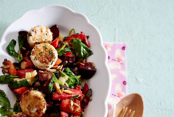 Lauwarmer Wintersalat mit gebratenem Ziegenkäse Rezept Lauwarmer Wintersalat mit gebratenem Ziegenkäse Rezept