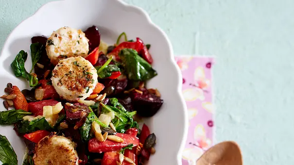 Lauwarmer Wintersalat mit gebratenem Ziegenkäse Rezept - Foto: LECKER @ Bauer Media Group