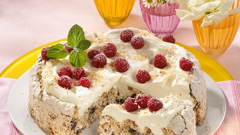 Lava-Torte mit Himbeeren Rezept - Foto: House of Food / Bauer Food Experts KG