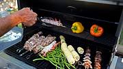 Lecker Grillen mit Lavasteingrill - Foto: iStock