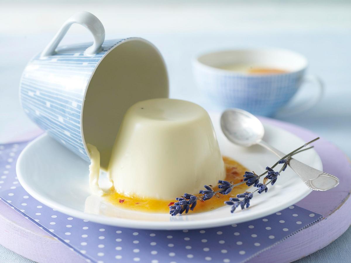 Lavendel-Panna-cotta mit Pfirsichpüree Rezept