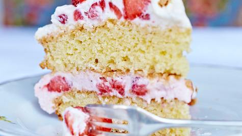 Layer-Cake mit Erdbeer-Mascarpone-Creme Rezept - Foto: House of Food / Bauer Food Experts KG