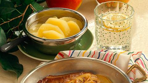 Leber mit Äpfeln und Zwiebeln Rezept - Foto: Horn