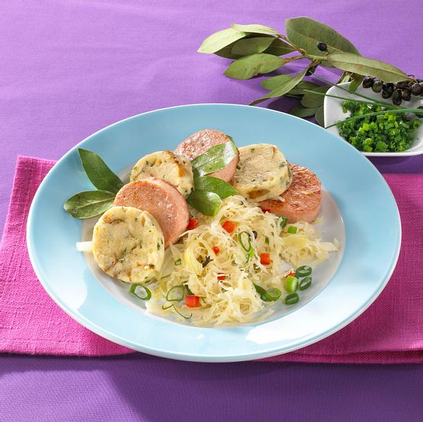 Leberkäse mit Brezelknödel und Sauerkraut Rezept