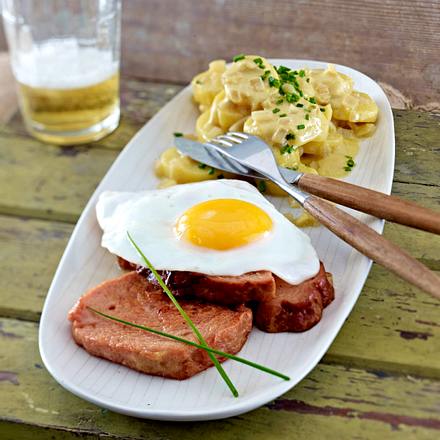Leberkäse mit Kartoffelsalat und Spiegelei Rezept Leberkäse mit Kartoffelsalat und Spiegelei Rezept