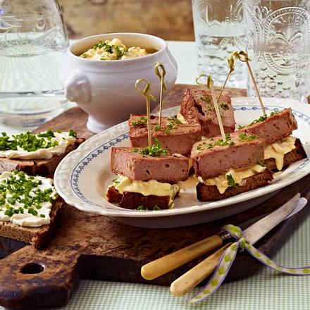 Leberkäse-Spieße mit Eiercreme Rezept Leberkäse-Spieße mit Eiercreme Rezept