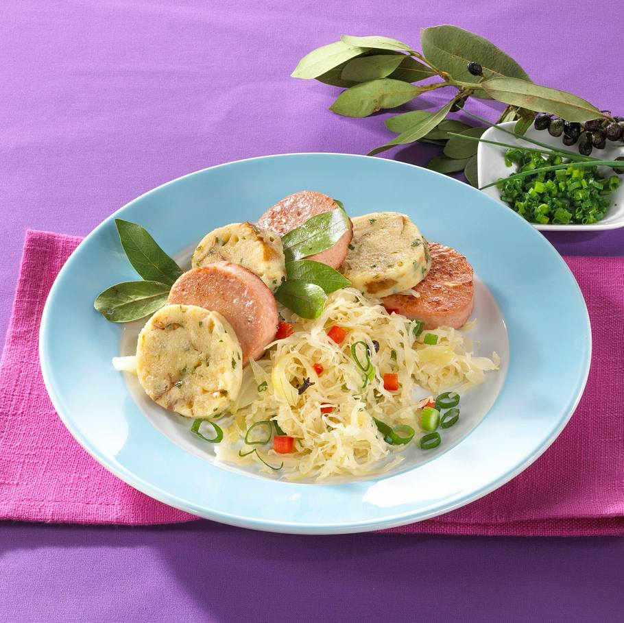 Leberkäse mit Brezelknödel und Sauerkraut Rezept
