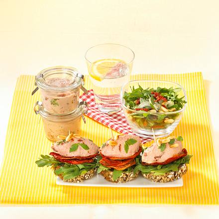 Lebernockerln auf Raukebett Rezept Lebernockerln auf Raukebett Rezept