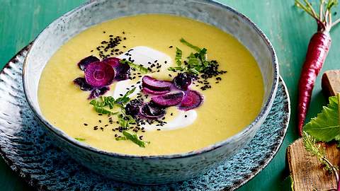 Lecker auf’n Löffel: Wurzel-Süppchen Rezept - Foto: House of Food / Bauer Food Experts KG