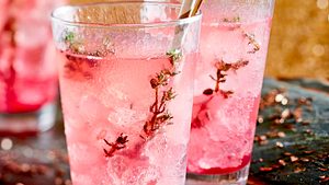 Leicht herber Cranberry Mezcal Rezept - Foto: House of Food / Bauer Food Experts KG