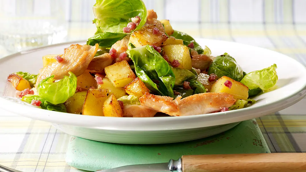 Leichte Bauernpfanne mit Putenstreifen Rezept - Foto: LECKER @ Bauer Media Group Leichte Bauernpfanne mit Putenstreifen Rezept - Foto: LECKER @ Bauer Media Group