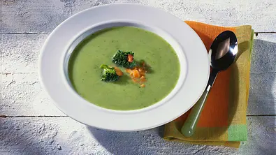 Leichte Broccolisuppe Rezept - Foto: LECKER @ Bauer Media Group