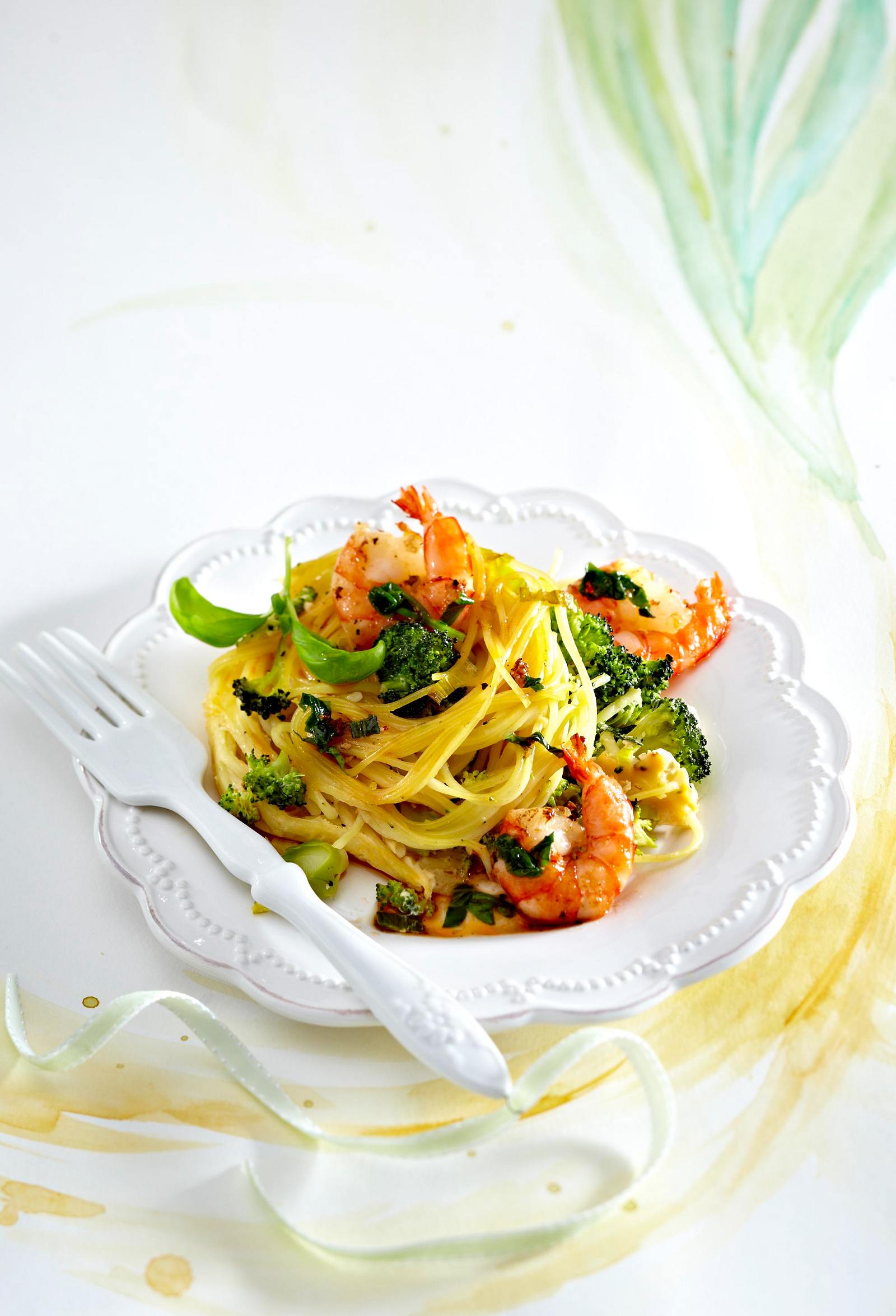 Leichte Carbonara Nudelnester mit Garnelen Rezept | LECKER