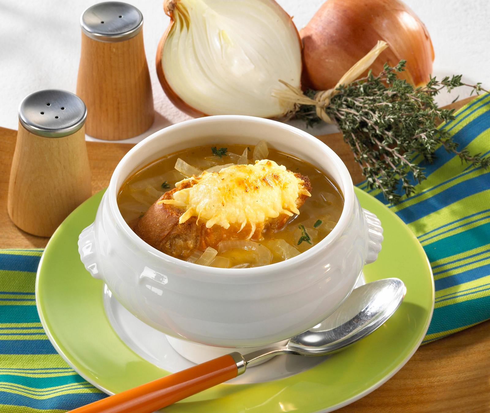 Leichte Zwiebelsuppe Rezept | LECKER