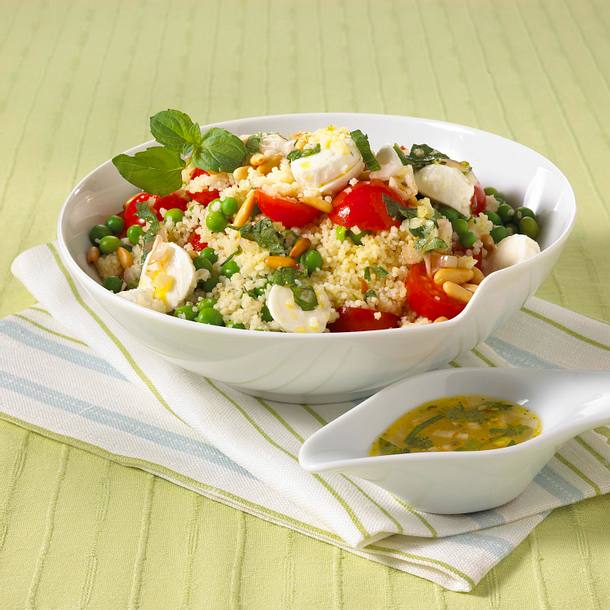 Leichter Couscous-Salat mit Mozzarella Rezept Leichter Couscous-Salat mit Mozzarella Rezept