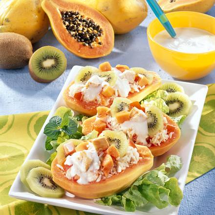 Leichter Geflügel-Reis-Salat in Papaya Rezept Leichter Geflügel-Reis-Salat in Papaya Rezept