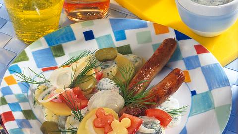 Leichter Kartoffelsalat mit Bratwurst Rezept - Foto: House of Food / Bauer Food Experts KG