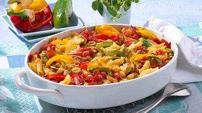 Leichter Nudelauflauf mit Hähnchen Rezept - Foto: LECKER @ Bauer Media Group