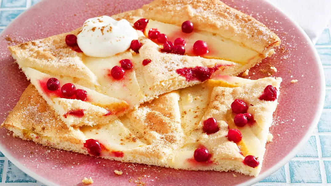 Leichter Ofen-Pfannkuchen mit Vanillecreme Rezept - Foto: Weidner, Tim Leichter Ofen-Pfannkuchen mit Vanillecreme Rezept - Foto: Weidner, Tim