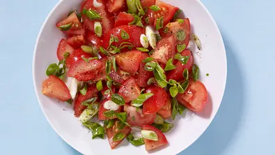 Leichter Tomatensalat Rezept - Foto: LECKER @ Bauer Media Group
