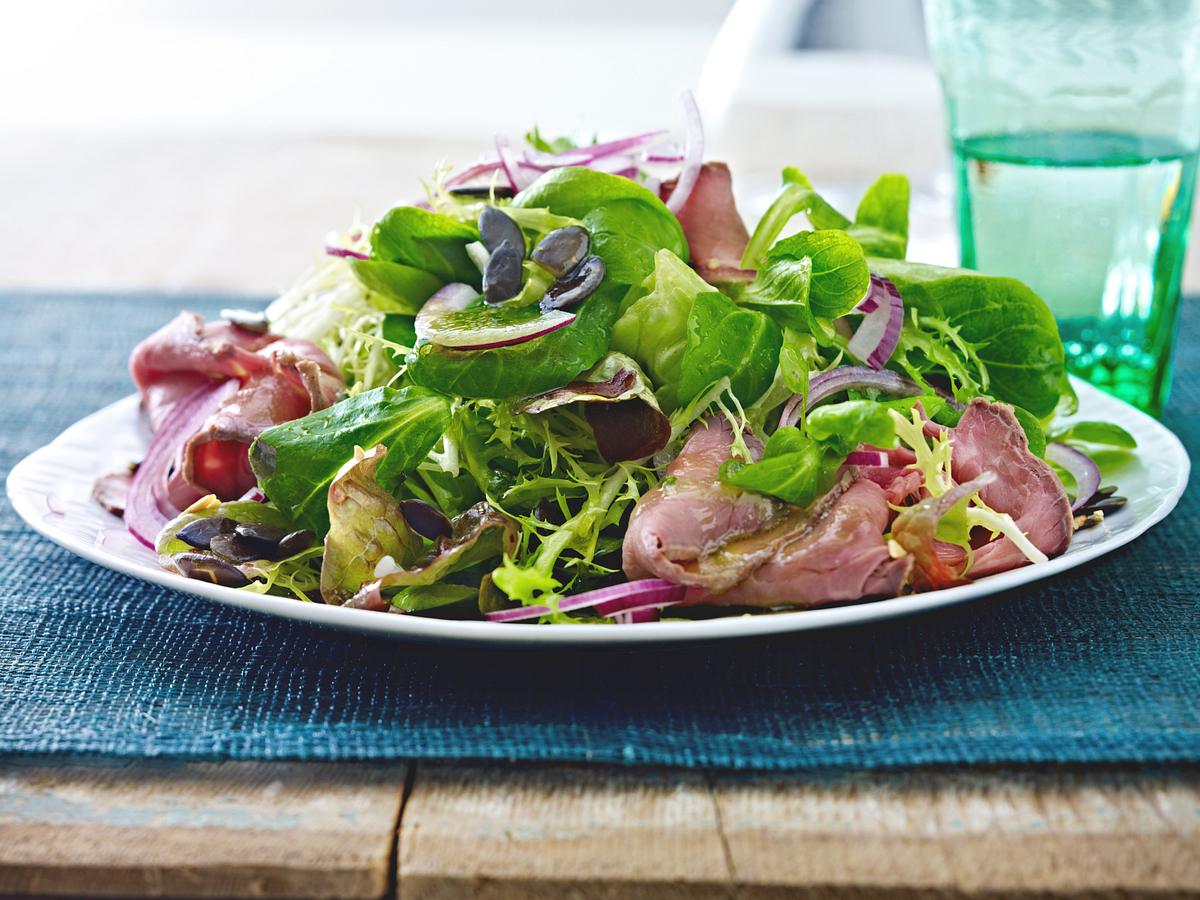 Leichter Wintersalat mit Roastbeef-Aufschnitt Rezept