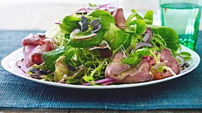 Leichter Wintersalat mit Roastbeef-Aufschnitt Rezept - Foto: LECKER @ Bauer Media Group