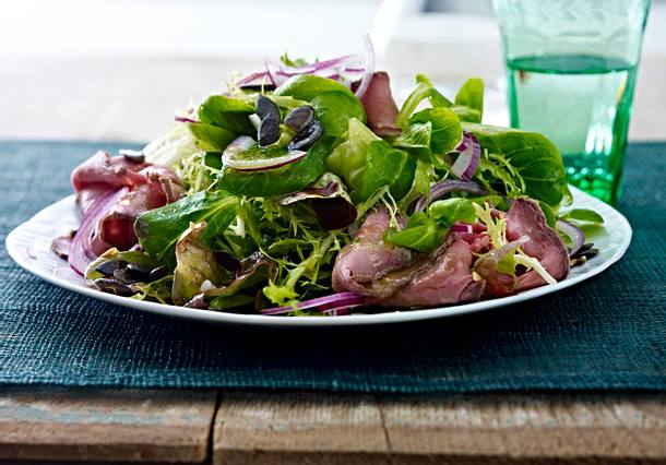 Leichter Wintersalat mit Roastbeef-Aufschnitt Rezept Leichter Wintersalat mit Roastbeef-Aufschnitt Rezept
