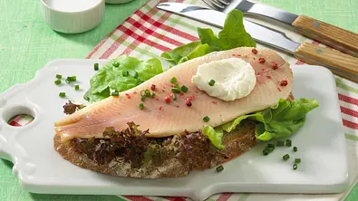 Leichtes Bauernbrot mit Forellenfilet (Diät) Rezept - Foto: LECKER @ Bauer Media Group