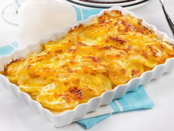 Leichtes Kartoffel-Gratin zu buntem Salat Rezept Leichtes Kartoffel-Gratin zu buntem Salat Rezept