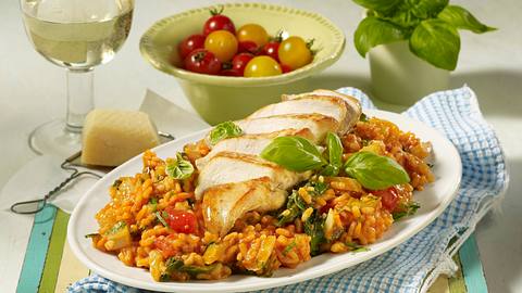Leichtes Risotto mit Tomaten und Hähnchenfilet Rezept - Foto: House of Food / Bauer Food Experts KG