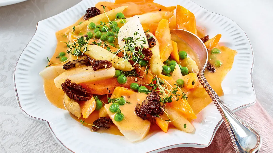 Leipziger Allerlei in Tomaten-Béchamel Rezept - Foto: LECKER @ Bauer Media Group Leipziger Allerlei in Tomaten-Béchamel Rezept - Foto: LECKER @ Bauer Media Group