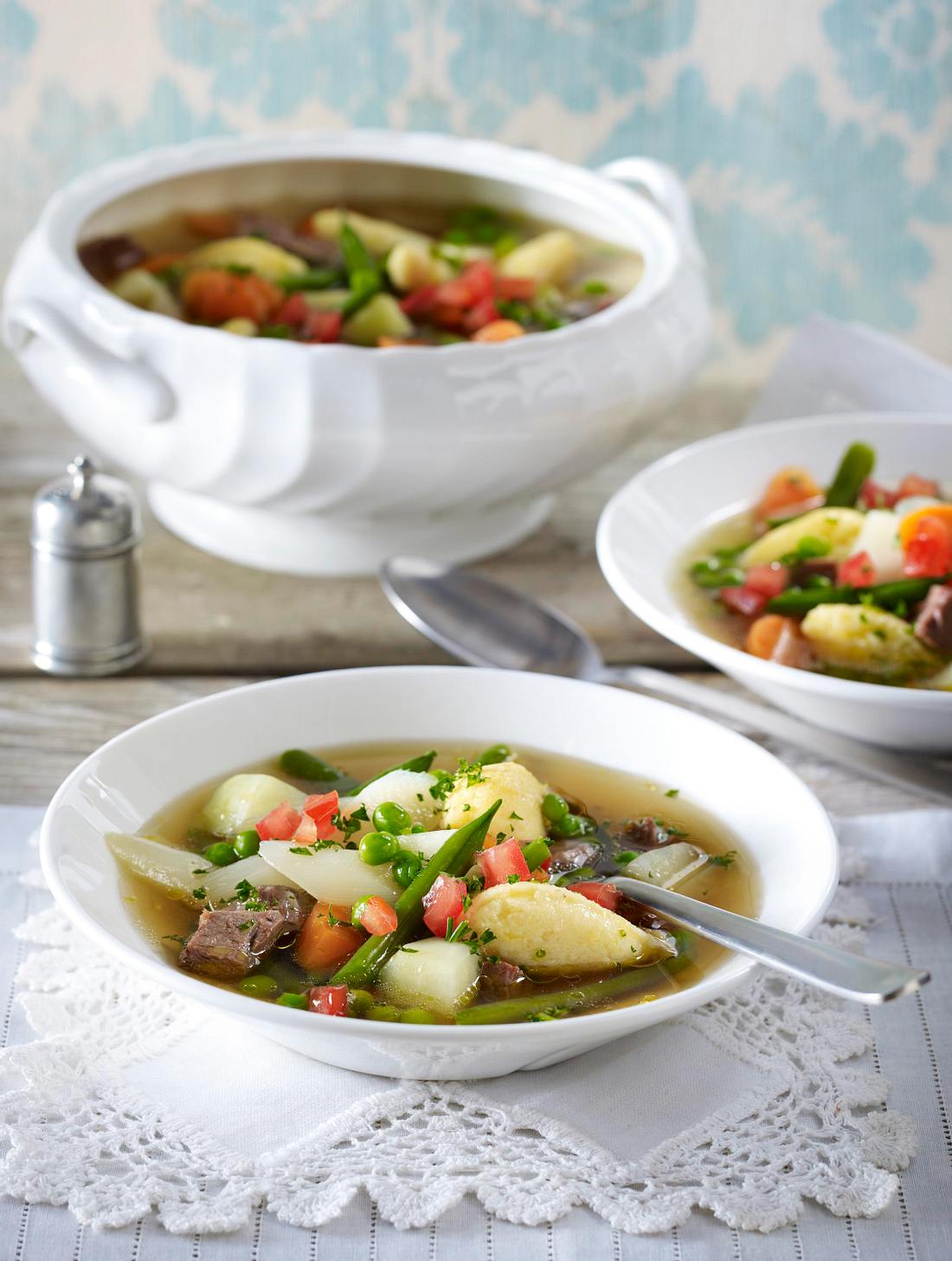 Leipziger Frühlingssuppe mit Grießklößchen Rezept Leipziger Frühlingssuppe mit Grießklößchen Rezept