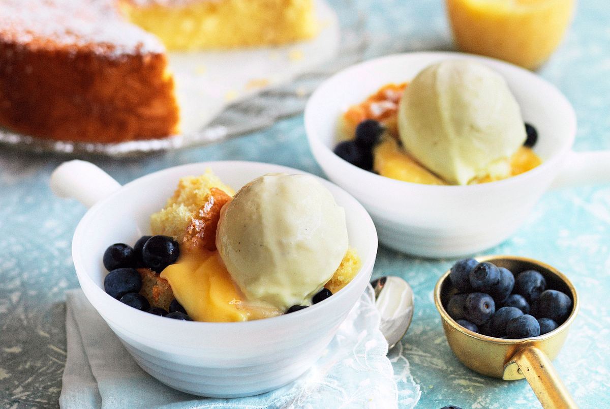 Lemon Cake Bowl mit Eis-Beeren-Begleitung Rezept