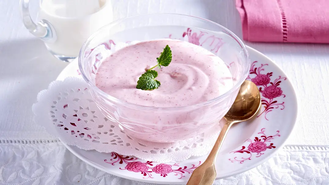 Lettisches Cranberry-Mousse (Debesmanna) Rezept - Foto: LECKER @ Bauer Media Group Lettisches Cranberry-Mousse (Debesmanna) Rezept - Foto: LECKER @ Bauer Media Group