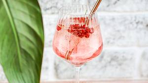 Lillet Wild Berry Rezept - Foto: MelanieMaya / iStock