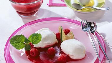 Limetten-Joghurt-Mousse mit Himbeeren Rezept - Foto: House of Food / Bauer Food Experts KG