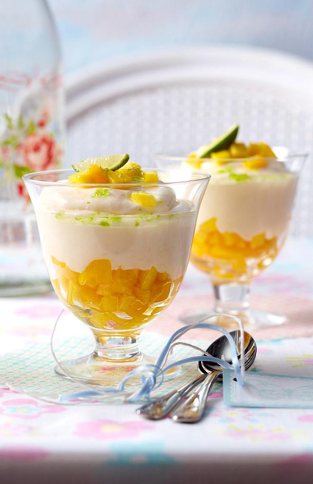 Limetten-Joghurtcreme mit frischer Mango Rezept | LECKER