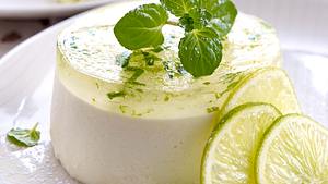 Limetten-Joghurtcreme mit Minzgelee Rezept - Foto: House of Food / Bauer Food Experts KG