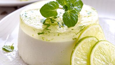 Limetten-Joghurtcreme mit Minzgelee Rezept - Foto: LECKER @ Bauer Media Group