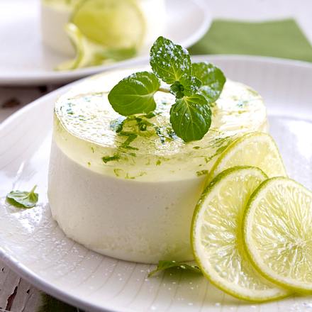 Limetten-Joghurtcreme mit Minzgelee Rezept Limetten-Joghurtcreme mit Minzgelee Rezept
