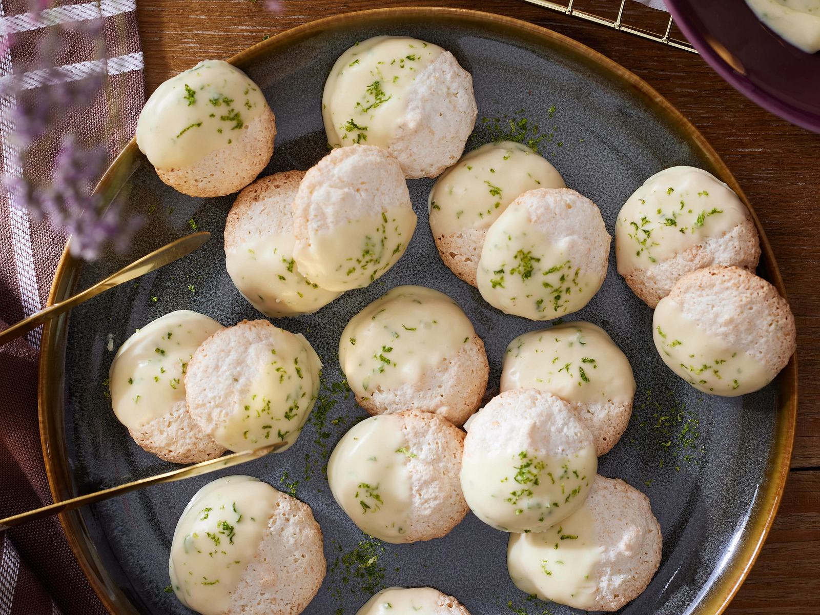 Limetten-Kokos-Makronen Rezept | LECKER