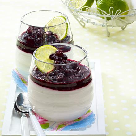 Limetten-Kokosmousse mit Heidelbeeren Rezept
