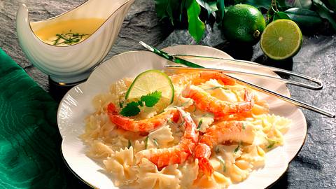 Limetten-Sahnesoße zu Scampis und Nudeln Rezept - Foto: Horn