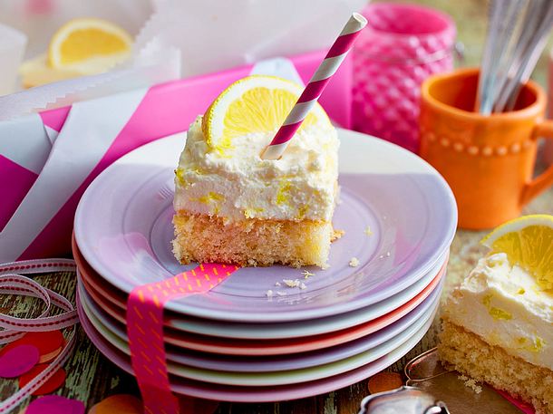 Limokuchen mit Strohhalm Rezept Limokuchen mit Strohhalm Rezept