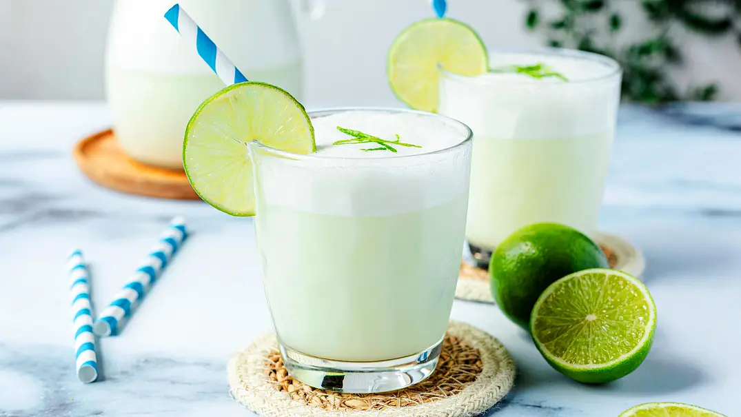 Limonada Suíça (Brasilianische Limonade) Rezept - Foto: ShowHeroes für LECKER @ Bauer Media Group Limonada Suíça (Brasilianische Limonade) Rezept - Foto: ShowHeroes für LECKER @ Bauer Media Group