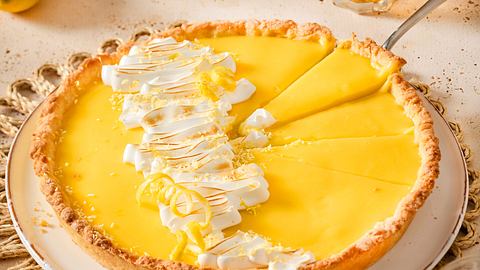 Limoncello-Kokos-Tarte mit Baiser - Foto: House of Food / Bauer Food Experts KG